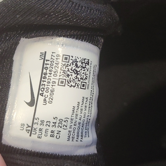 NIKE AIR MAX 720 (GS) Athletic Shoes  Metallic - Picture 11 of 12